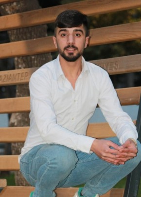 İbrahim Özt, 25, Türkiye Cumhuriyeti, İstanbul