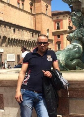 Mohamed, 44, Repubblica Italiana, Messina