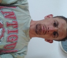 Yllikalemi, 25, Rrogozhine