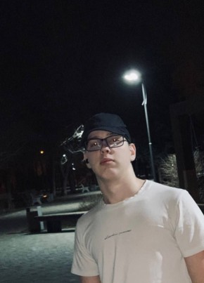 Михаил из Волжского (Волгоградской обл.) 21 год