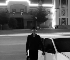 Bakhadir, 19, Bukhara