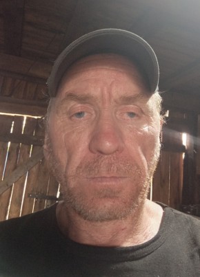 Максим из Братска 48 лет