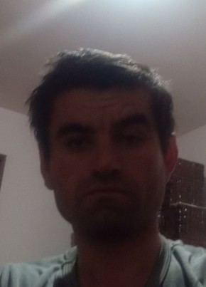 George tliu, 37, Romania, București
