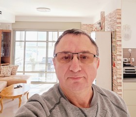 vadim moroz, 60, Dimona