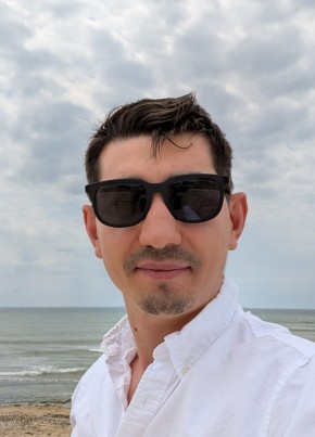 Mihai из Tours 32 года