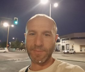Llony, 33, Sevilla