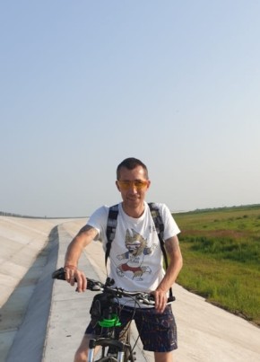 Олег, 48, Россия, Амурск