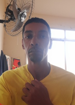 Vinícius Barbosa из Guarapari 41 год