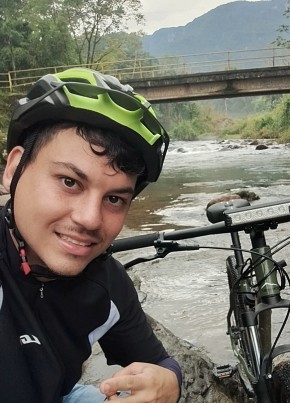 Gabriel из Jaraguá do Sul 18 лет