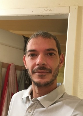 Sébastien , 42, République Française, Paris