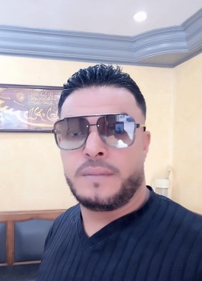 Khaled из مجاز الباب 18 лет