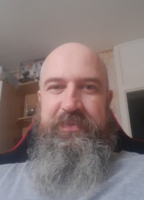 Павел из Саратова 46 лет