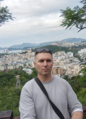 Артём из Альметьевска 44 года