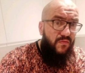 Desi Tolga, 32, Brussels