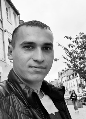 Gheorghe, 28, République Française, Paris