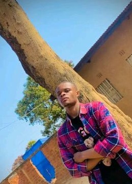 Patrick Mulumba из Élisabethville 20 лет