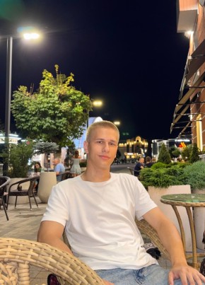 Максим из Таганрога 19 лет