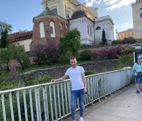 Oleg, 32, Prague