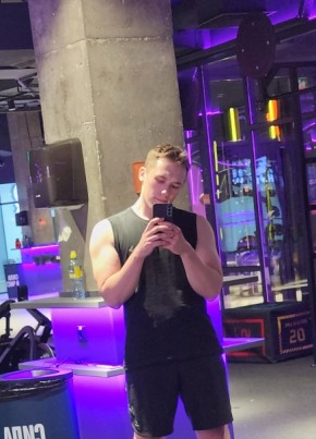 Андрей из Тюмени 23 года