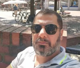 Ammar, 48, Essen (North Rhine-Westphalia)