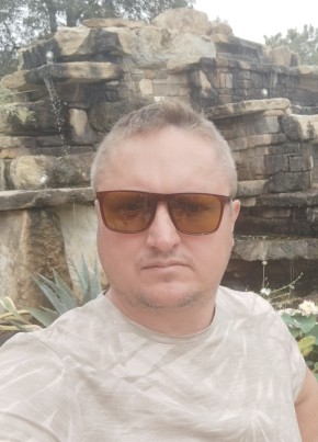 Максим из Воронежа 46 лет