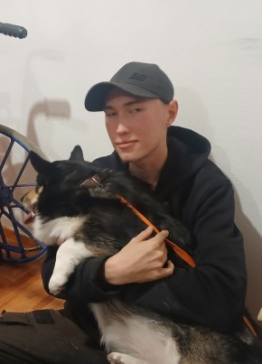 Саша из Екатеринбурга 18 лет