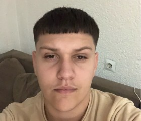 Muhamet, 22, Peje