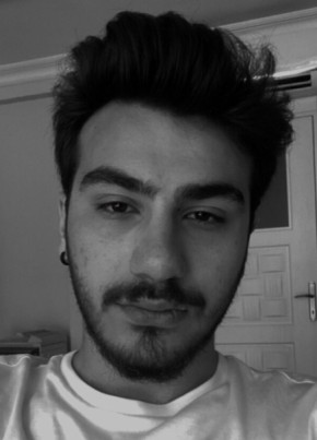 Nazif Rosso, 29, Türkiye Cumhuriyeti, İstanbul