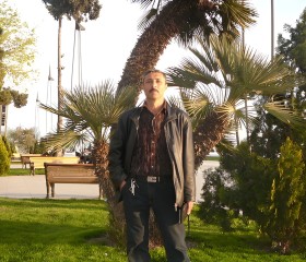 roman, 63, Baku