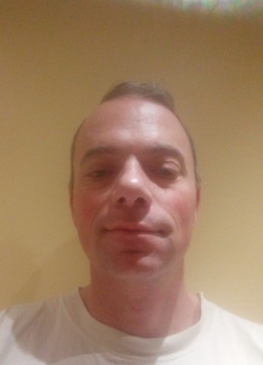 Sébastien, 46, République Française, Metz
