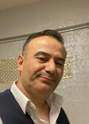 Piyanist, 47, Türkiye Cumhuriyeti, İstanbul