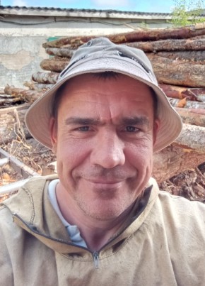 Михаил из Колпино 43 года