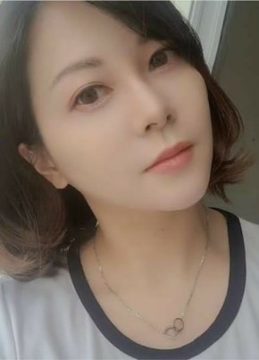 Nuna Yang, 40, Canada, Ottawa
