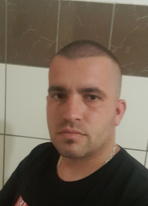 Sanyi, 31, A Magyar Népköztársaság, Hajdúböszörmény