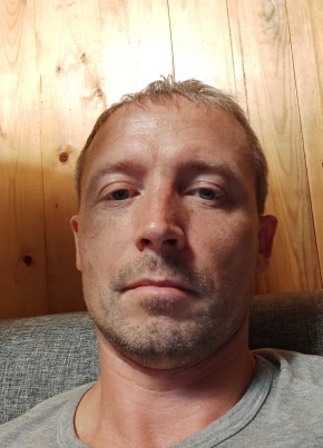 Денис из Перми 42 года