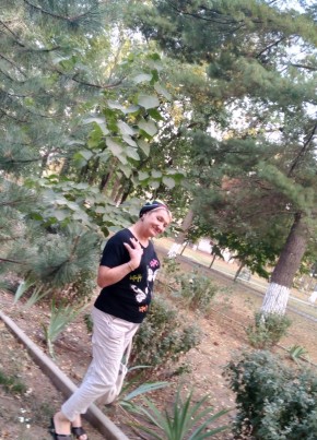 Li, 64, Russia, Tbilisskaya