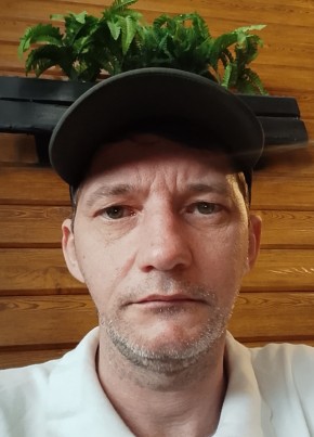 Павел из Астрахани 44 года