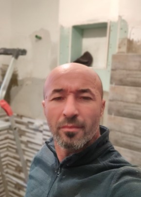 Florin, 43, Romania, București