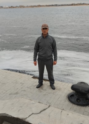 Тажир Махмудов из Ахтубинска 44 года