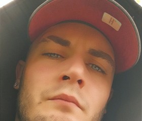 Korey, 25, Newport (Wales)