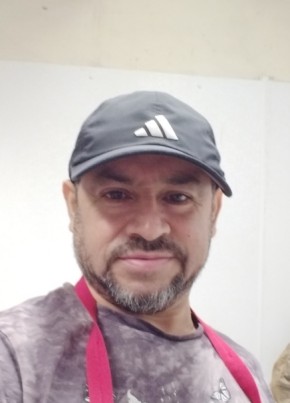 Jose из New Britain 56 лет
