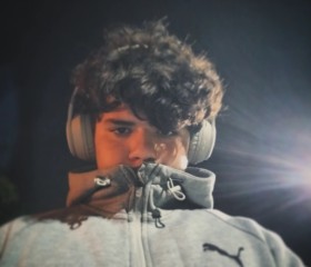 Julian, 18, Capitan Bermudez