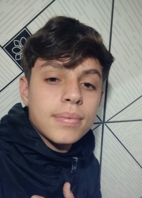 Gustavo из Curitiba 18 лет
