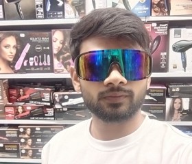 Azy, 27, Sharjah