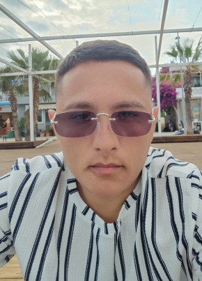 Азад из Çeşme 27 лет
