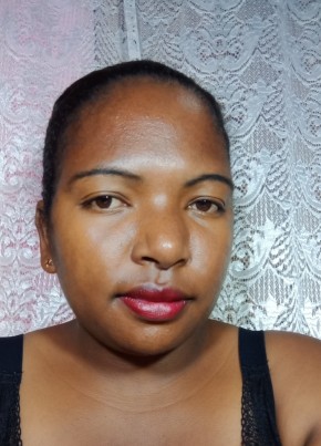 Fabienne, 25, République de Madagascar, Amparafaravola