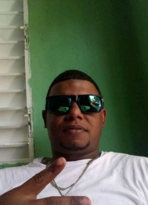 Arturo Castro, 31, República de Santo Domingo, Villa Francisca