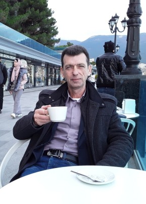 Andrey, 57, Russia, Yalta
