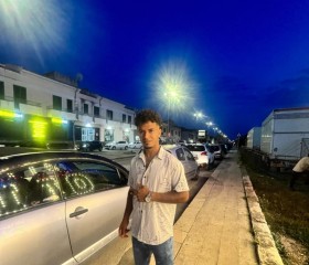 Omar, 22, Rosolini