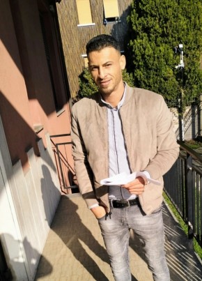 Alaa Zayan, 32, Repubblica Italiana, Paderno Dugnano